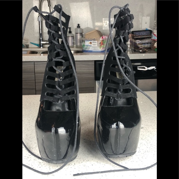 Steve Madden ‘Shana’ Ankle Bootie - Picture 2 of 8